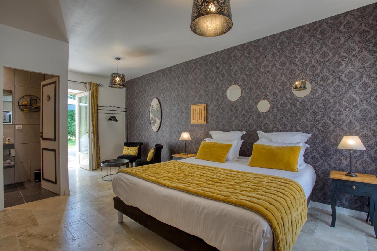 Domaine Des Pierres Blanches - Chambres D'Hotes Carlux Exterior photo